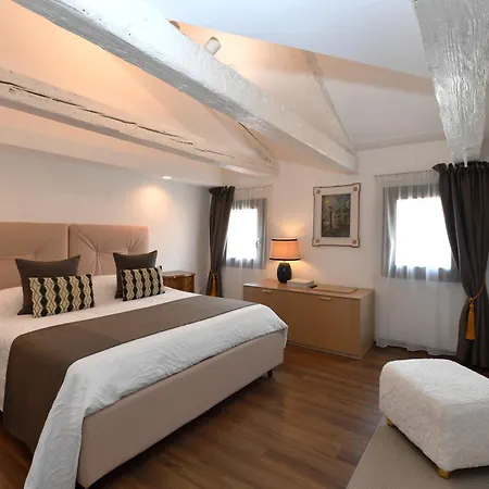Apartment Sweet Frari